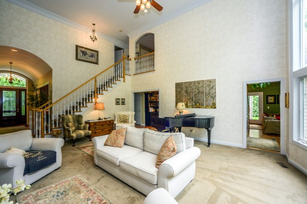 Balcon Estates, 11_great room-01.jpg
